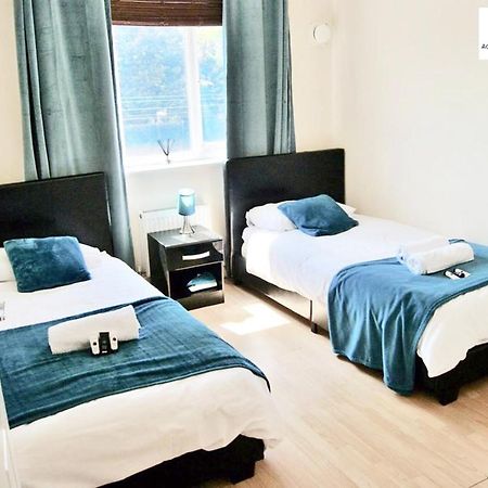 2 Bedroom Apartment At Dagenham , Adonai Serviced Accommodation, Free Wifi And Parking Bagian luar foto